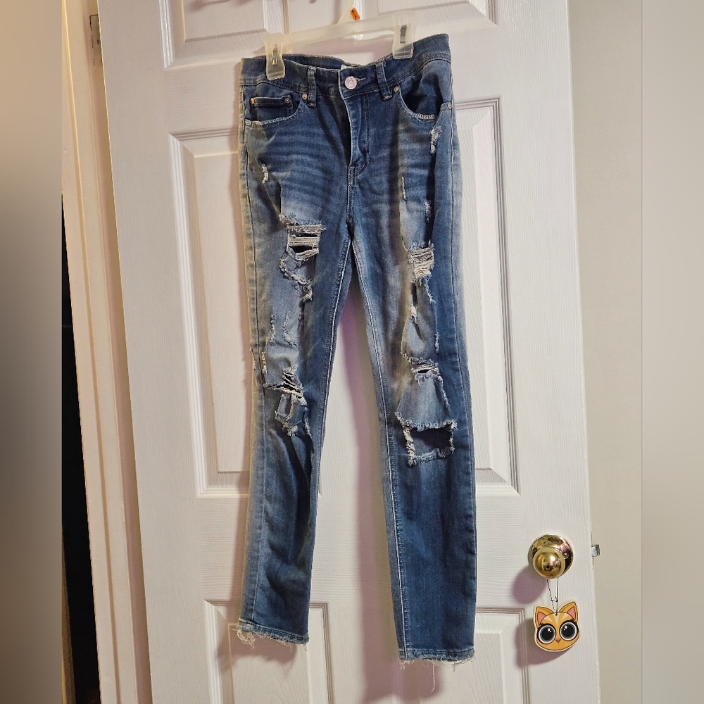 😎 Distressed ankle jeans by Indigo Rein! 👖 ☺️  ❕Size 11 ❕